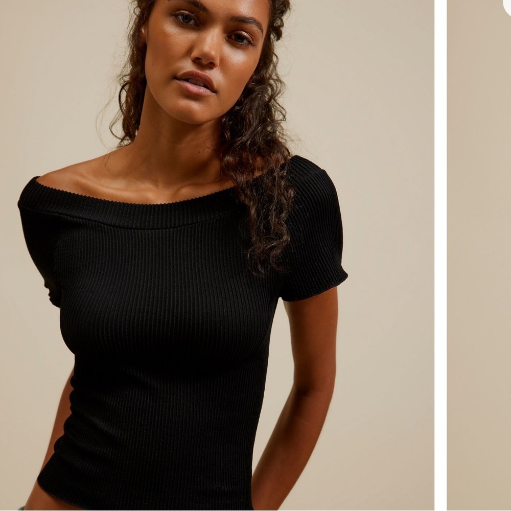 Intimately Free People Ribbed Seamless Tee in Black Off-Shoulder Top NEW